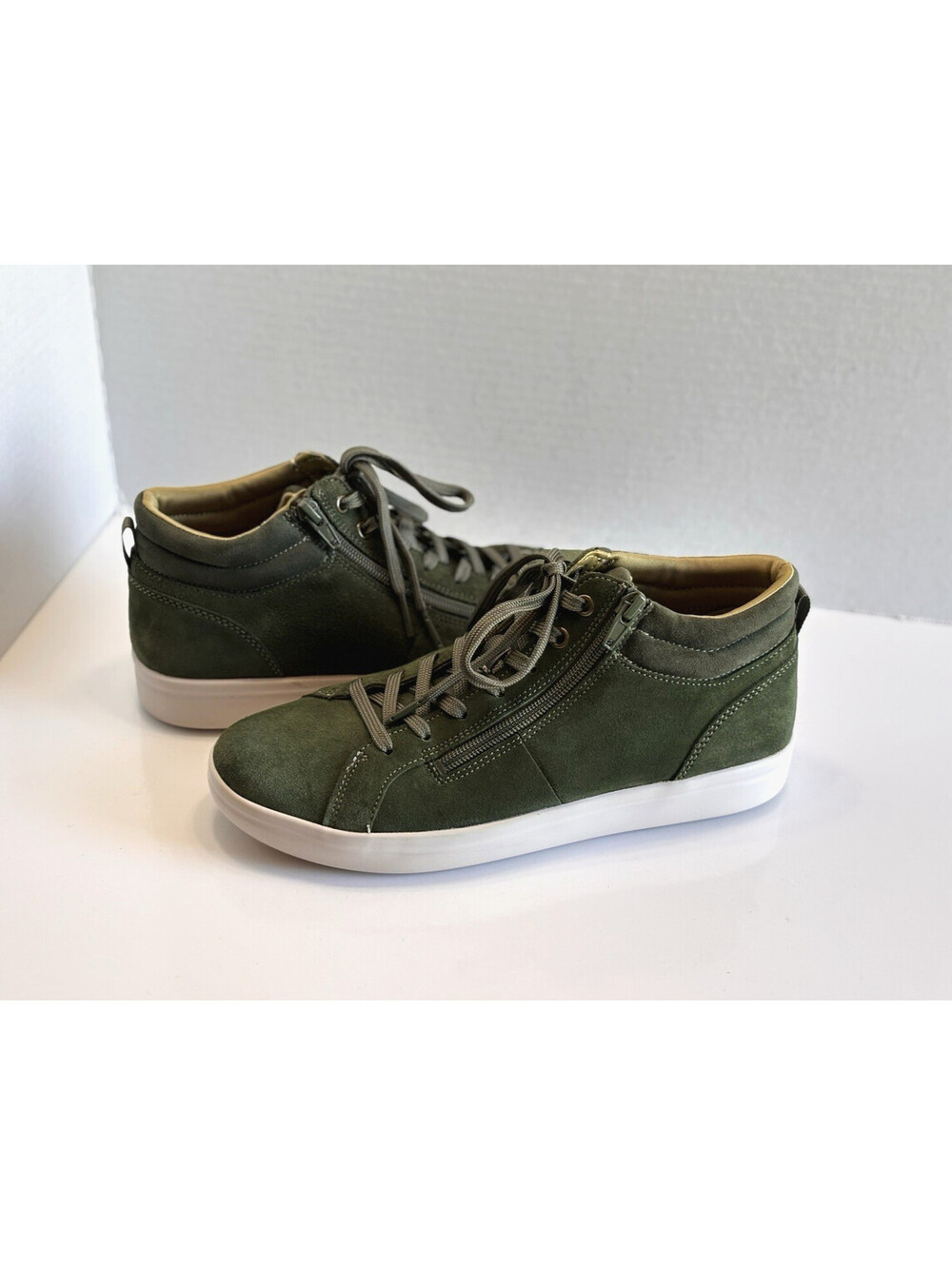 Vionic Rosemont Women's Size 9 Meadow Green Suede Mid Top Sneakers Lace Side Zip